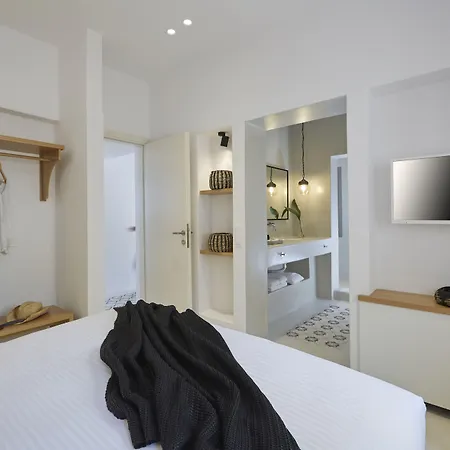 White & Co. La Torre * Pýrgos