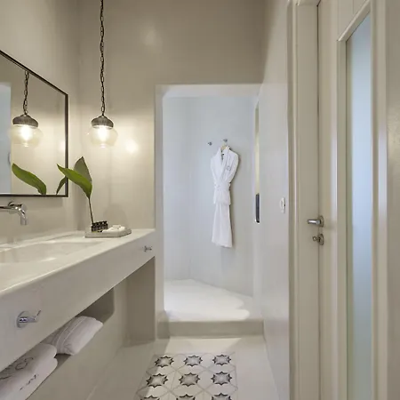 White & Co. La Torre * Pýrgos