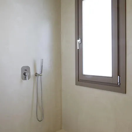 White & Co. La Torre فيلة Pýrgos