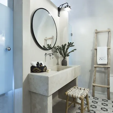 فيلة White & Co. La Torre *