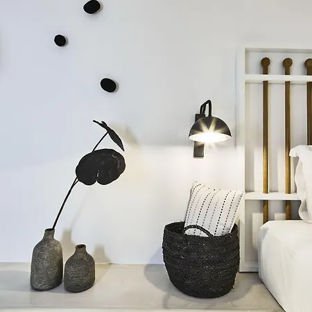 White & Co. La Torre * Pýrgos