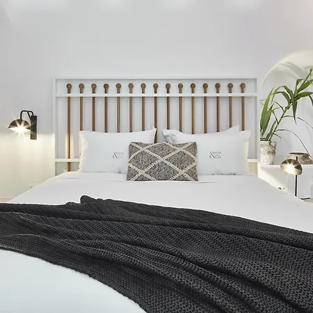 فيلة White & Co. La Torre *