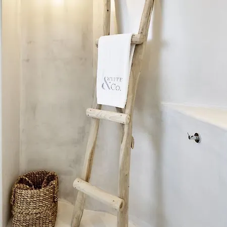 White & Co. La Torre וילה Pýrgos