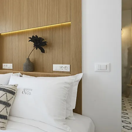 White & Co. La Torre Pýrgos