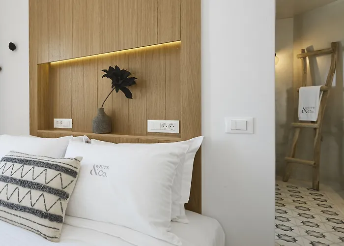 White & Co. La Torre Pýrgos