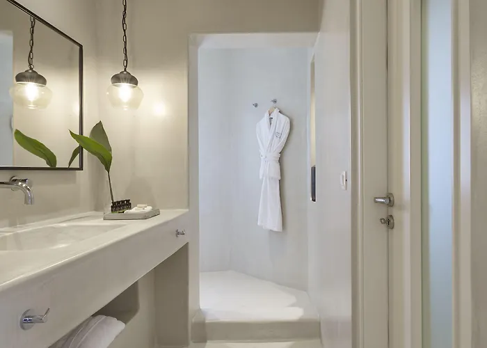 White & Co. La Torre * Pyrgos Kallistis