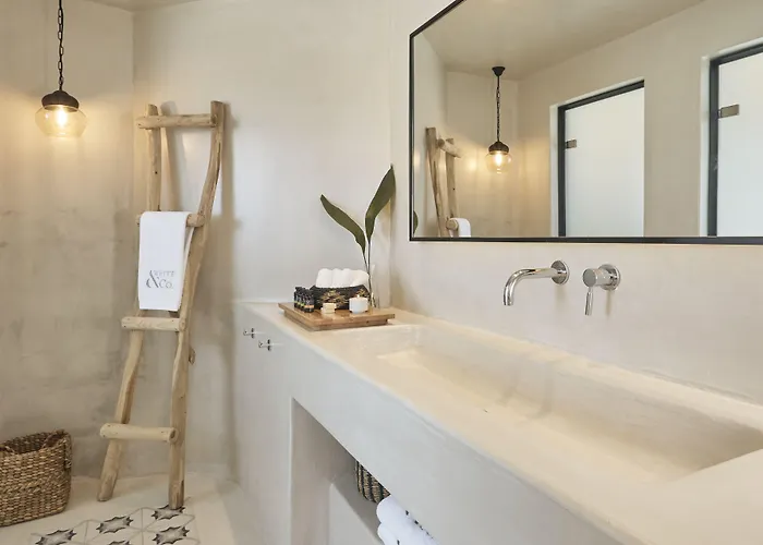 White & Co. La Torre Villa