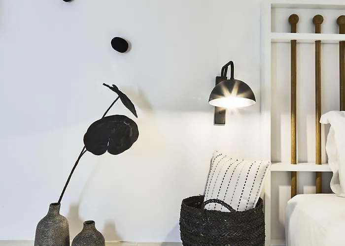 White & Co. La Torre * Pyrgos Kallistis