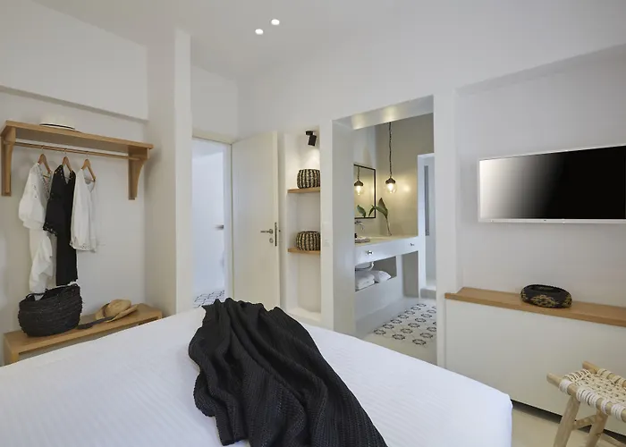 White & Co. La Torre * Pýrgos