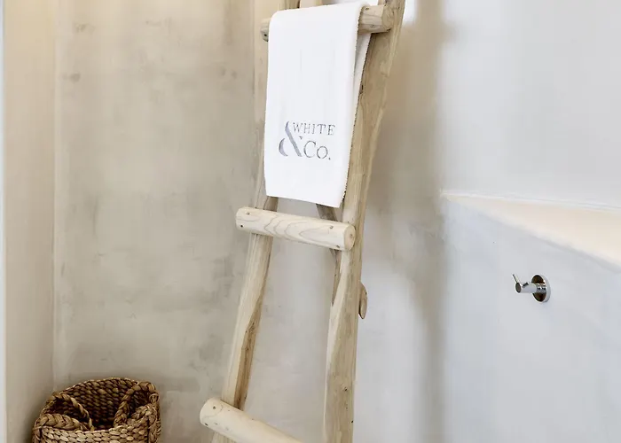 White & Co. La Torre *